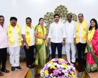 ఏలూరు మేయర్‌ టీడీపీలో చేరడంతో పశ్చిమగోదావరిలో వైఎస్సార్‌సీపీ కుదేలైంది