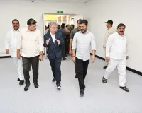 ఎలక్ట్రిక్, బ్యాటరీ రంగాల్లో పెట్టుబడులు పెట్టాలని ఫాక్స్‌కాన్‌ను తెలంగాణ సీఎం కోరారు